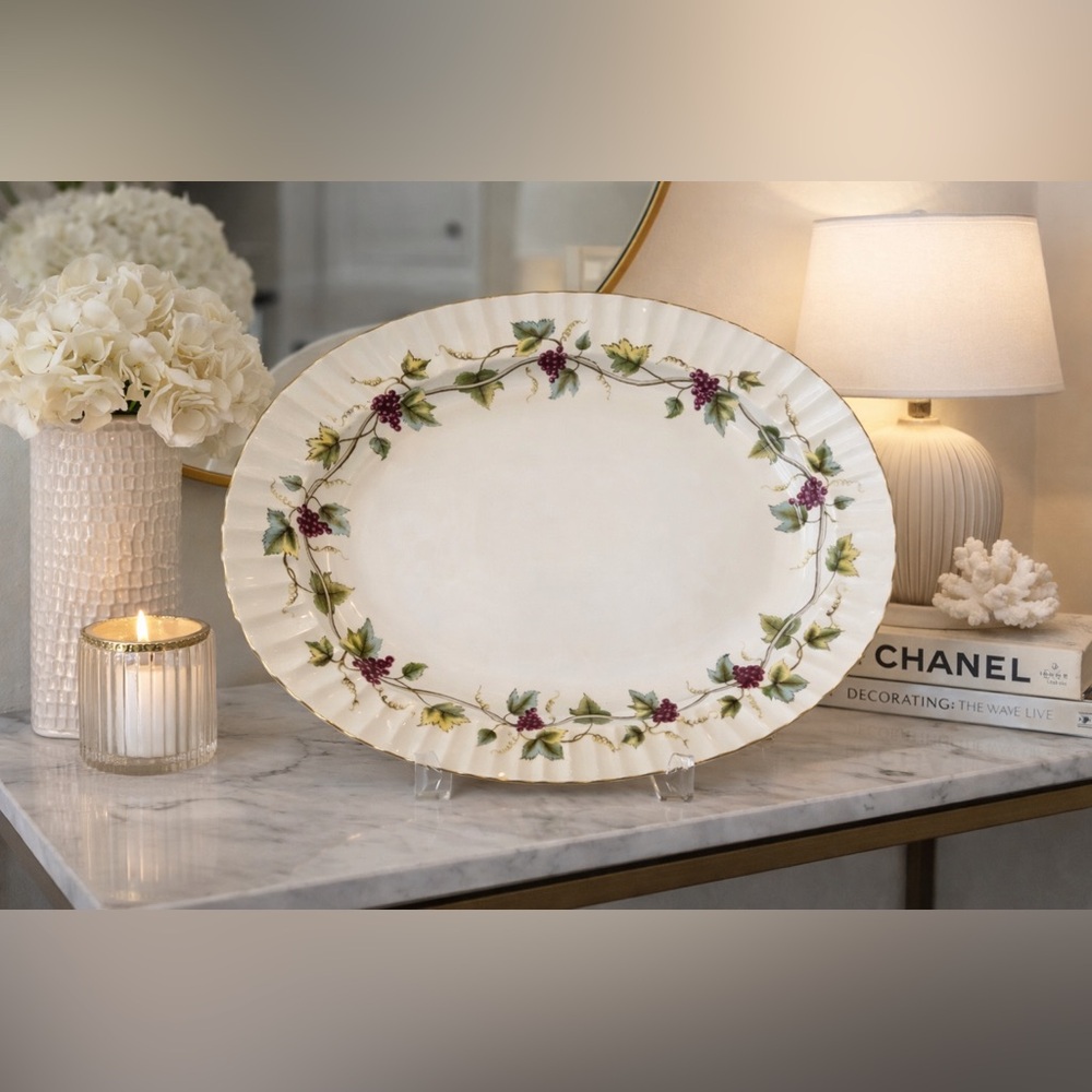 Royal Worcester “Astley” Oval Platter – Dr. Wall Period Design
Made in England